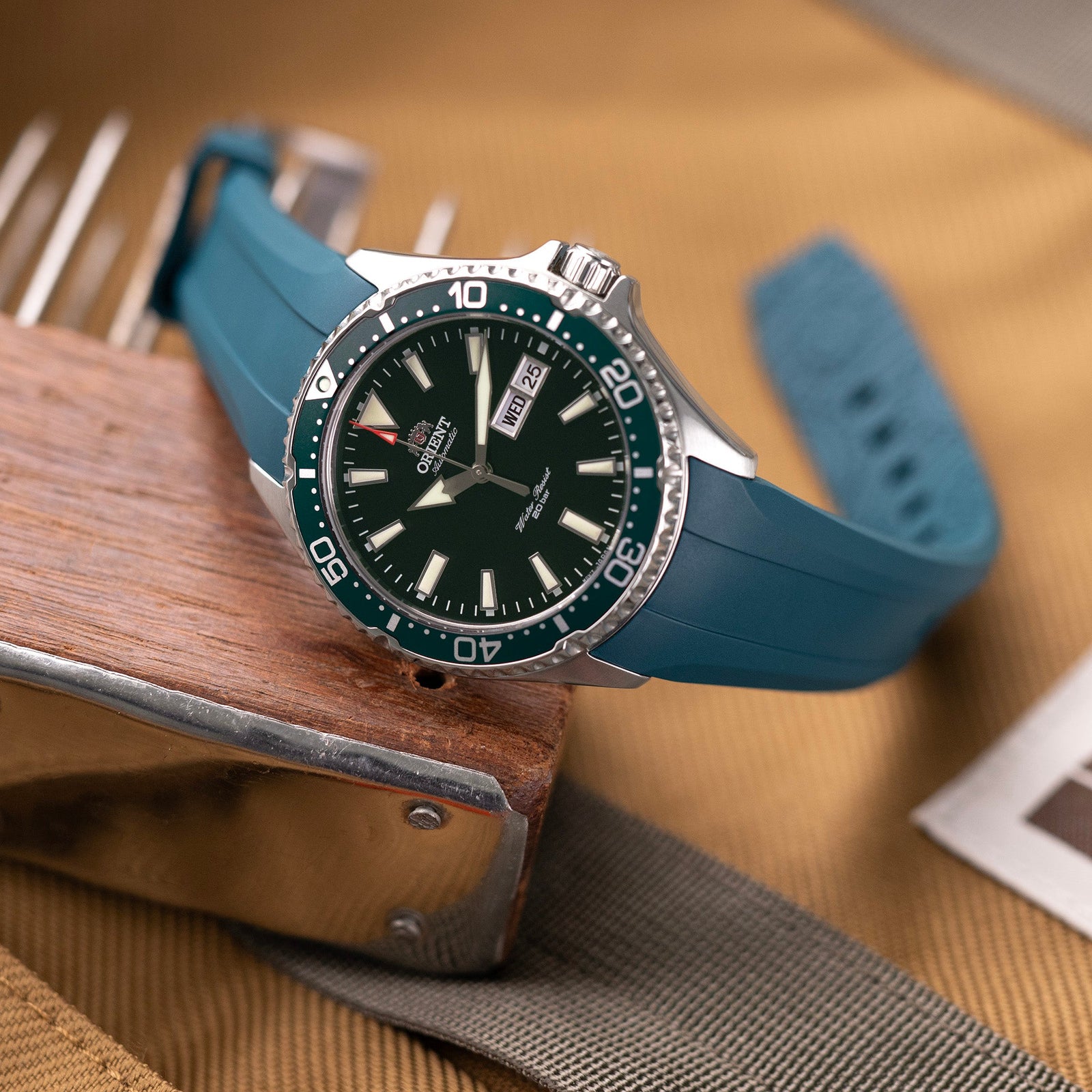 Wheels FKM Watch Band for Orient Kamasu, 22mm Green Rubber Quick Release Curved End Strapcode watch bands