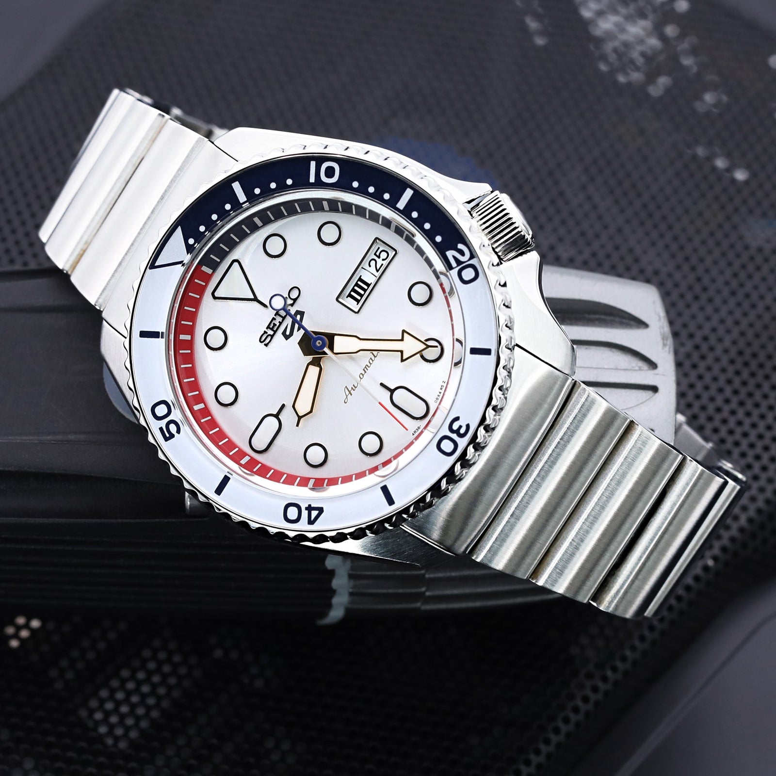 22mm Bandoleer 316L Stainless Steel Watch Bracelet for Seiko 5 Brushed V-Clasp Strapcode Watch Bands