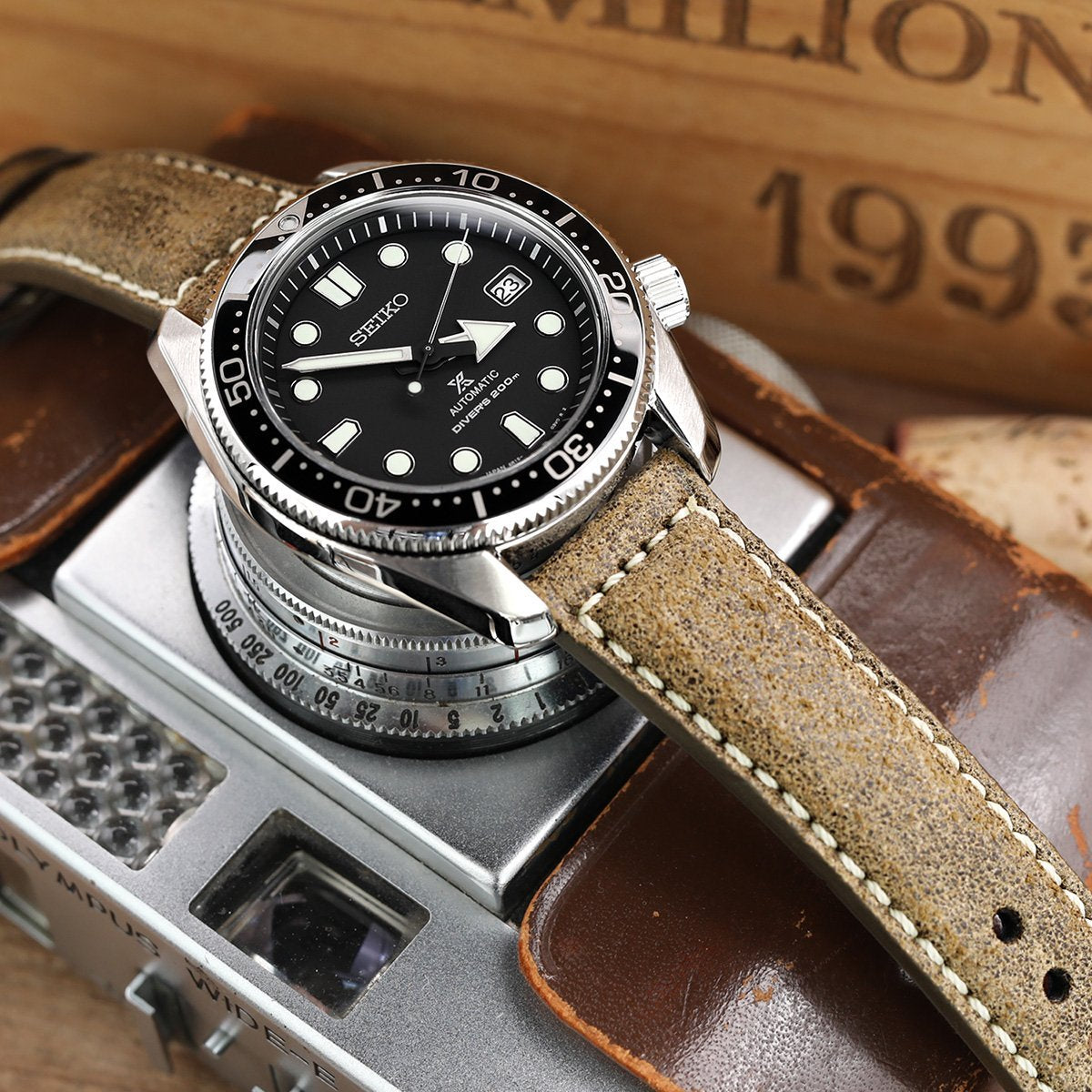 MiLTAT 20mm Genuine Olive Brown Distressed Leather Watch Strap Extra Soft Beige Stitching Strapcode Watch Bands