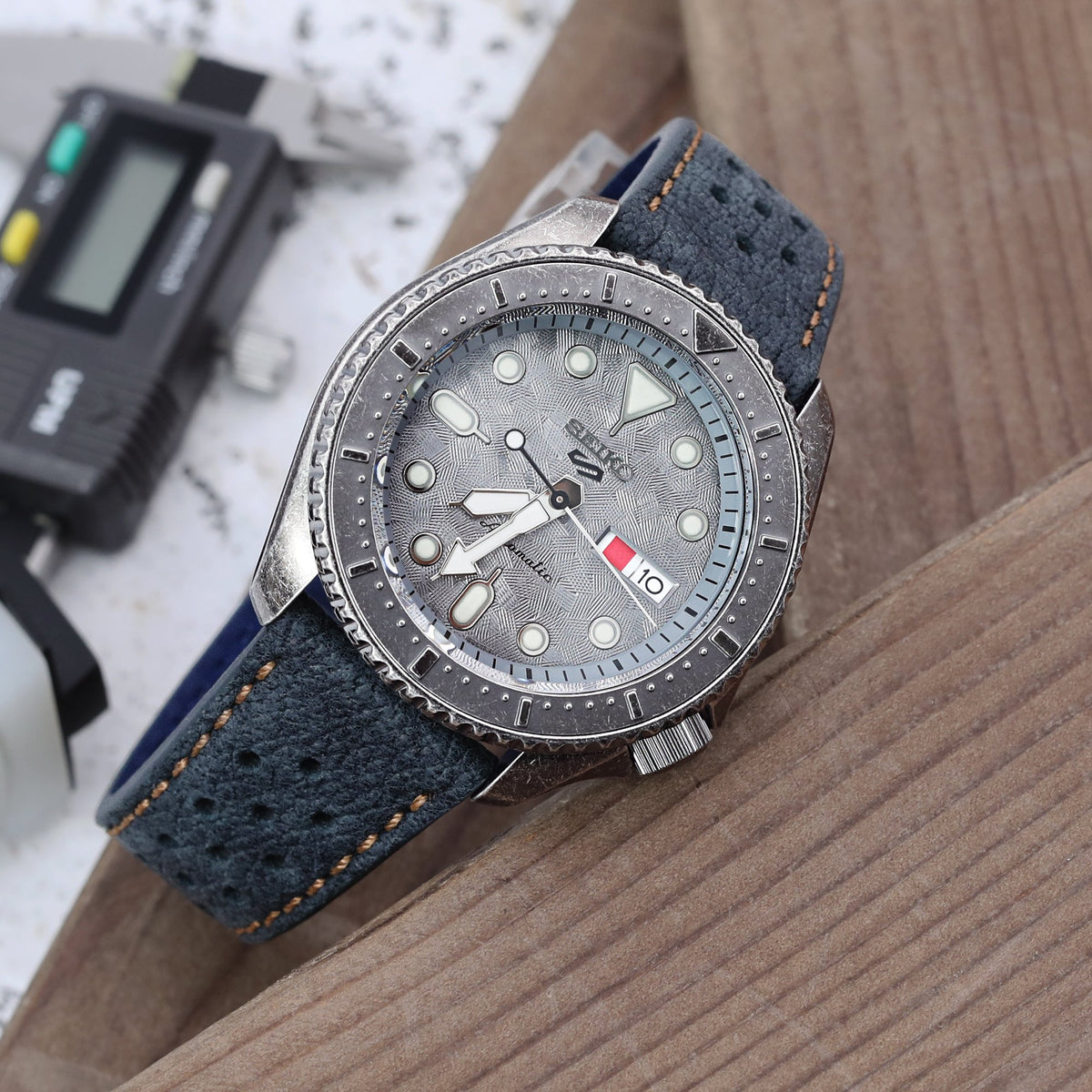 Seiko 5 Sports SRPE79 Silver Grey strapcode watch bands