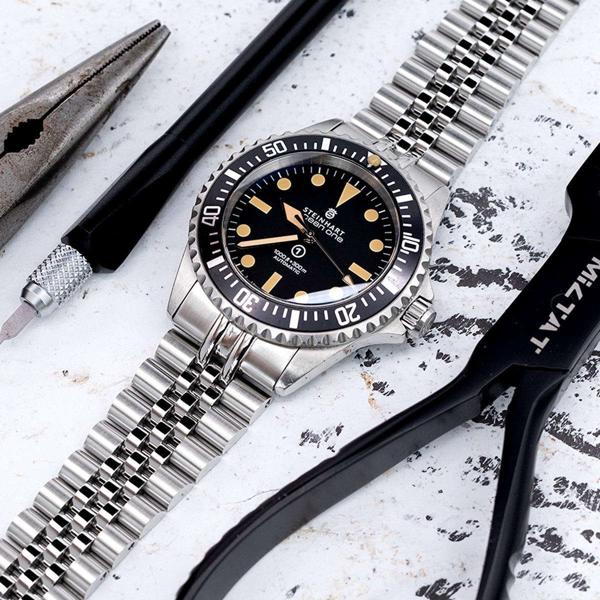 Steinhart Ocean One Vintage Red Submersible 1000ft Strapcode Watch Bands