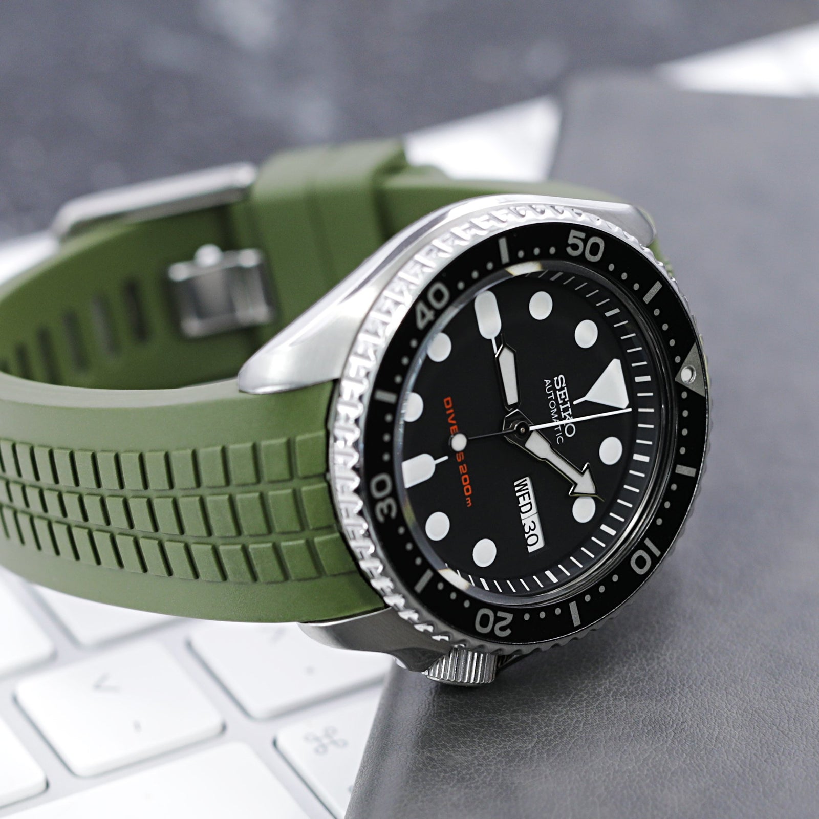 22mm Crafter Blue - CB11 Green Rubber Curved Lug Watch Strap compatible with Seiko SKX007 Strapcode Watch Bands